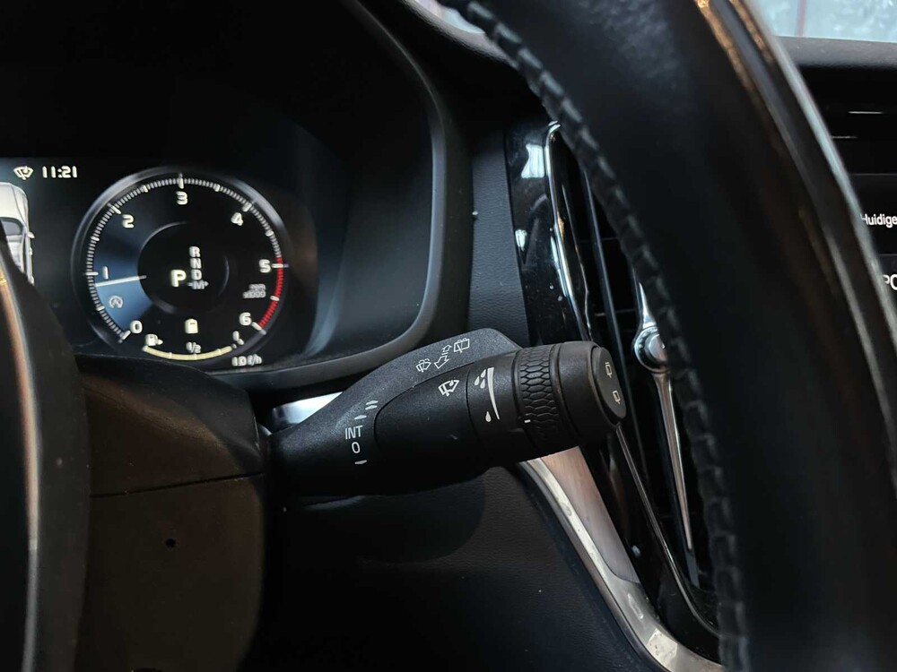 Volvo V60 2.0 B4 R-Design 197pk 2021, T-835-RK