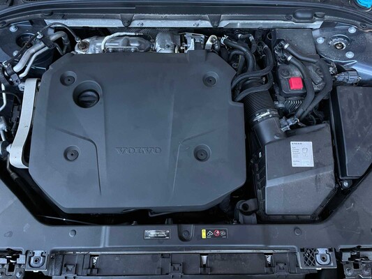 Volvo V60 2.0 B4 R-Design 197PS 2021, T-835-RK