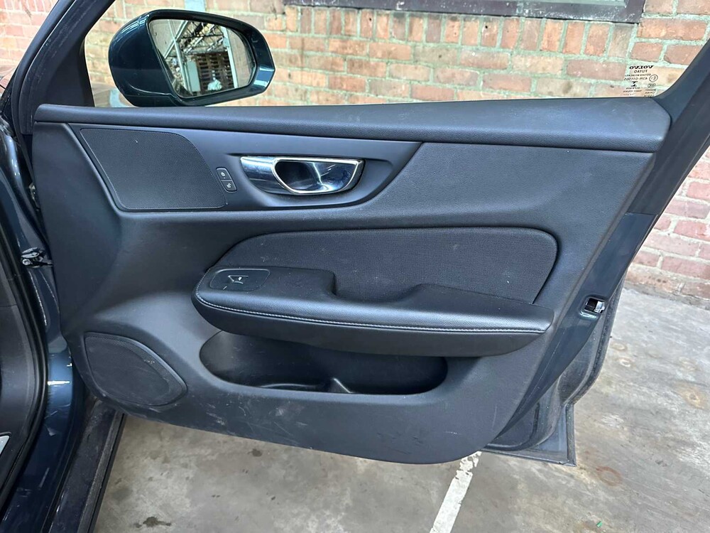 Volvo V60 2.0 T6 Twin Engine AWD Momentum Pro 253PS 2020, H-754-FN