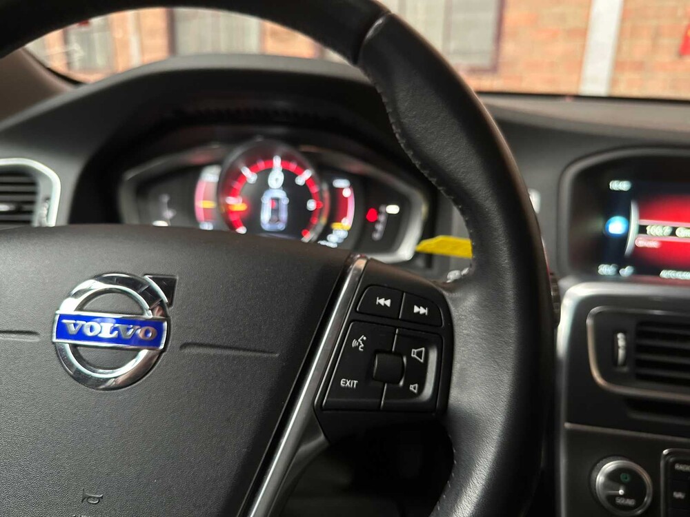 Volvo V60 2.4 D6 Twin Engine Momentum 220hp 2015, HN-681-H