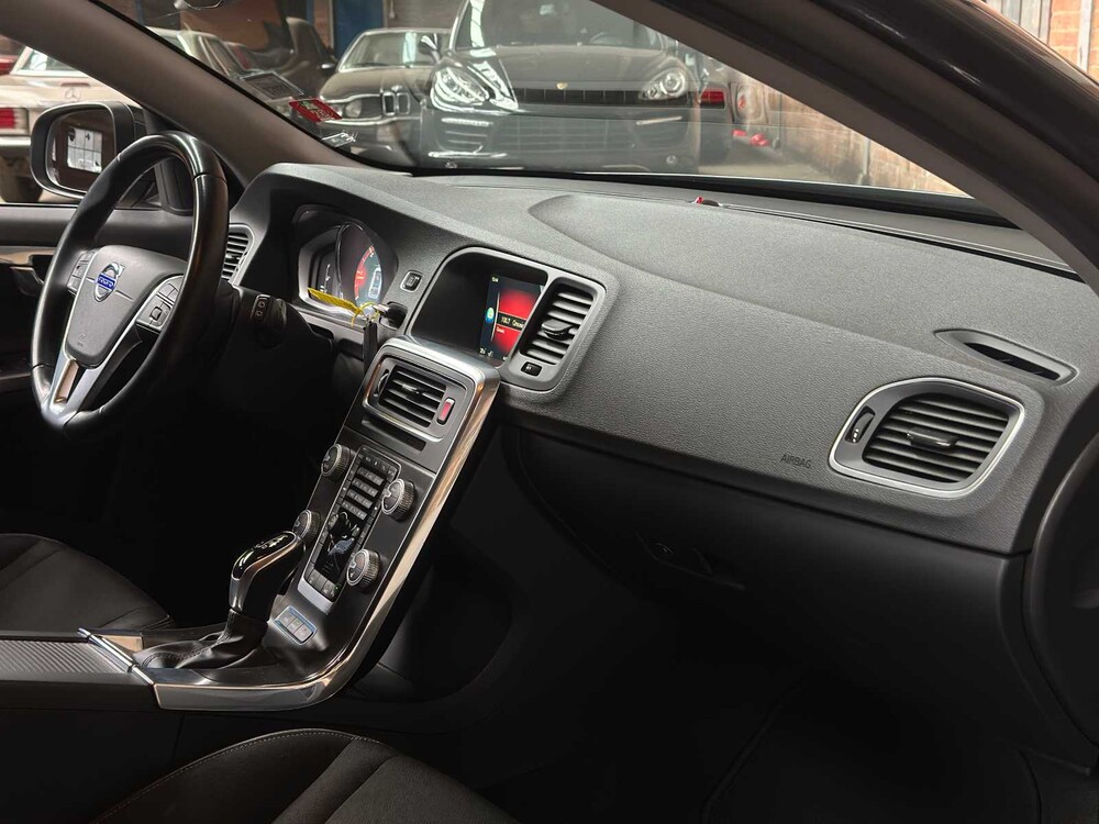 Volvo V60 2.4 D6 Twin Engine Momentum 220hp 2015, HN-681-H