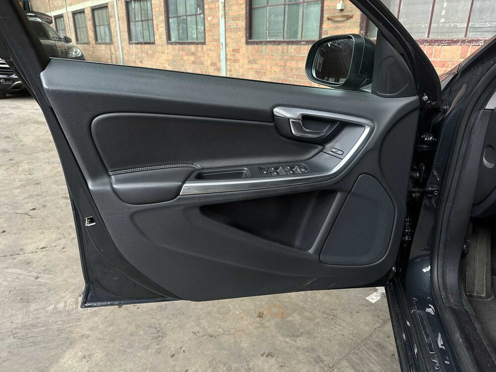 Volvo V60 2.4 D6 Twin Engine Momentum 220hp 2015, HN-681-H