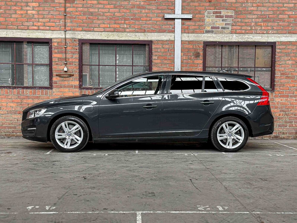 Volvo V60 2.4 D6 Twin Engine Momentum 220hp 2015, HN-681-H