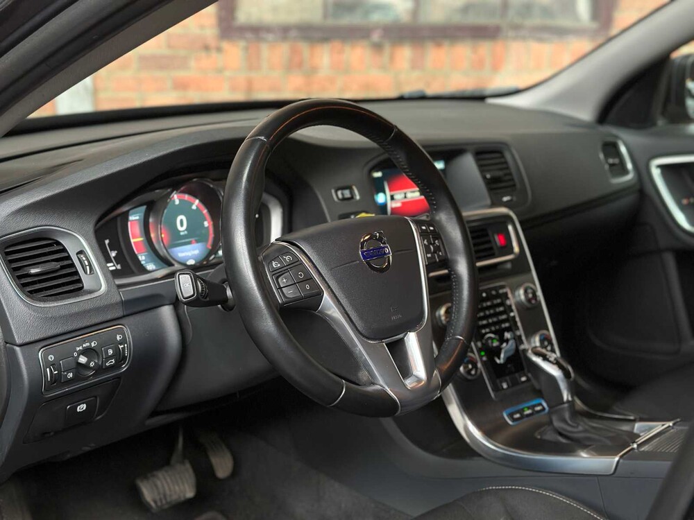 Volvo V60 2.4 D6 Twin Engine Momentum 220hp 2015, HN-681-H