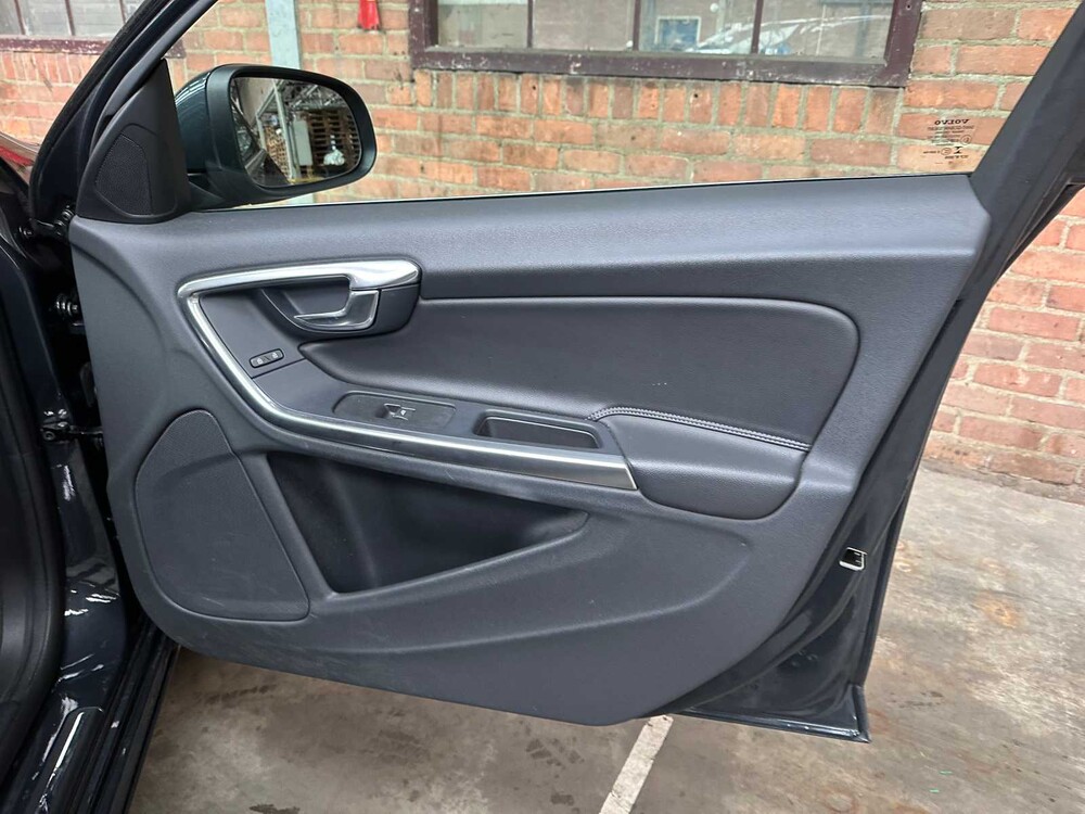 Volvo V60 2.4 D6 Twin Engine Momentum 220hp 2015, HN-681-H