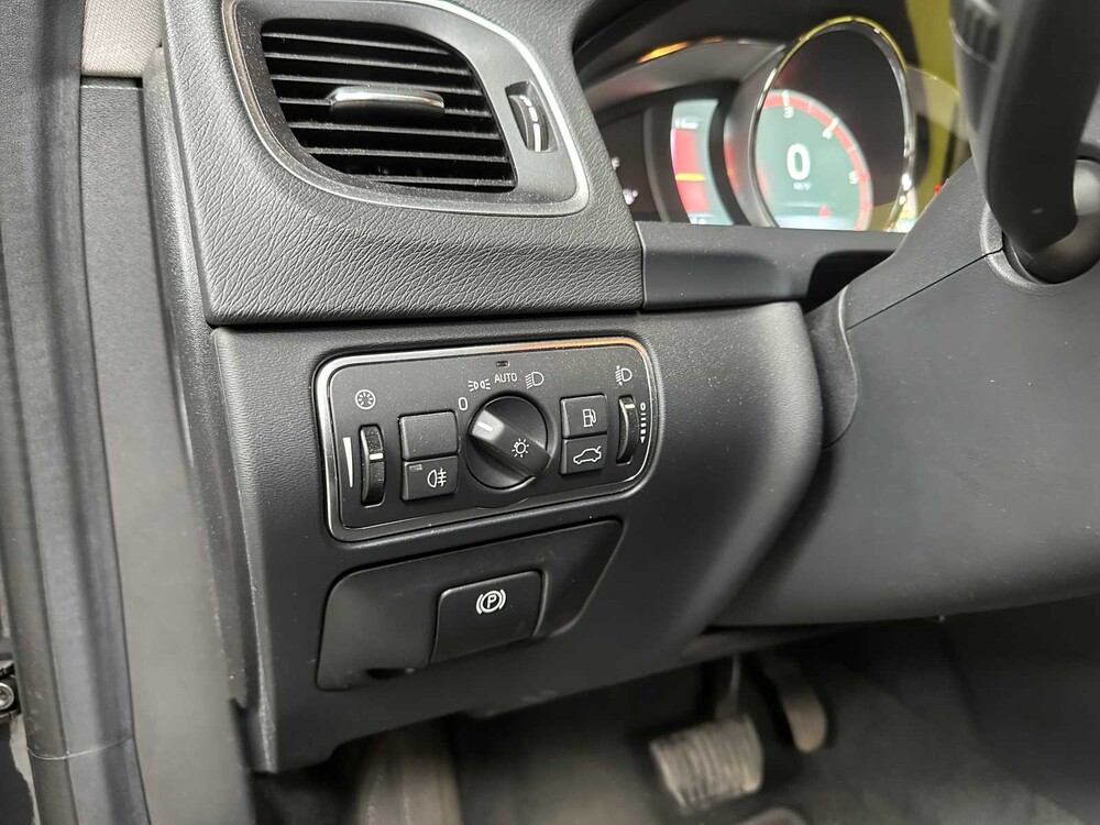 Volvo V60 2.4 D6 Twin Engine Momentum 220hp 2015, HN-681-H