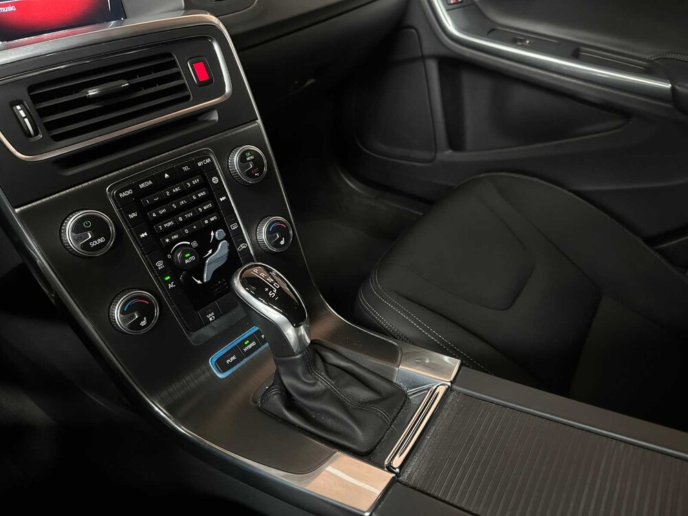 Volvo V60 2.4 D6 Twin Engine Momentum 220hp 2015, HN-681-H