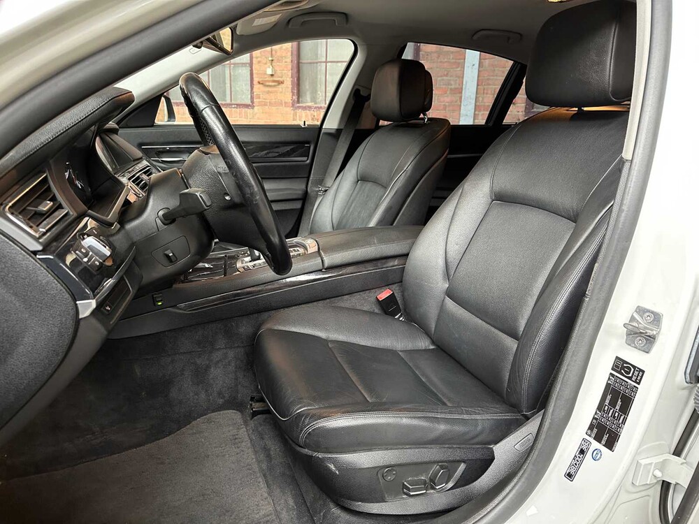 BMW ActiveHybrid7 F04 4.4 V8 465pk 2011