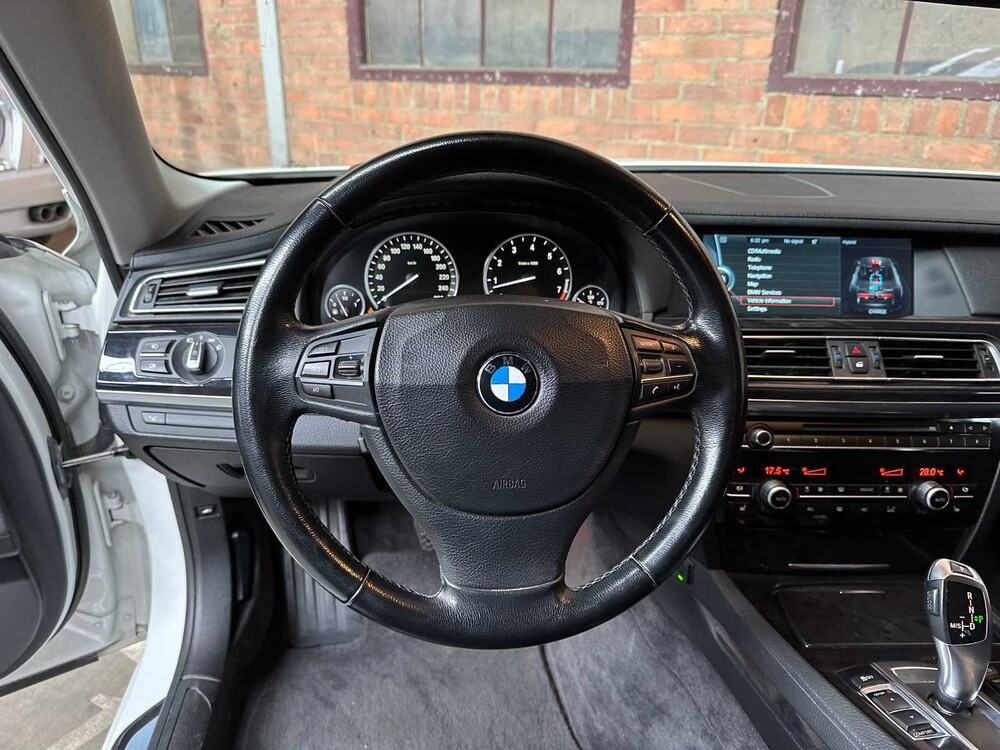 BMW ActiveHybrid7 F04 4.4 V8 465pk 2011