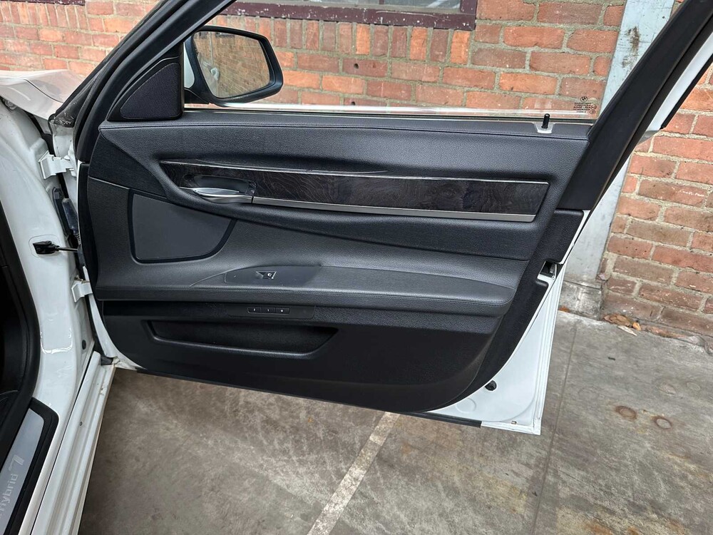 BMW ActiveHybrid7 F04 4.4 V8 465pk 2011