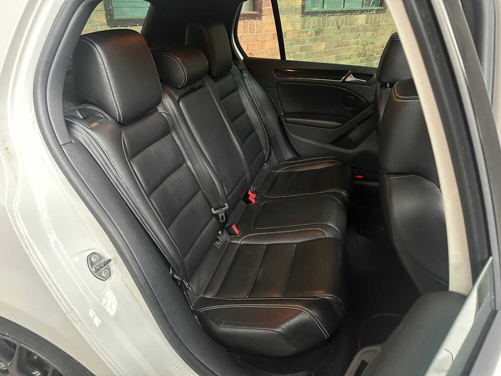 Volkswagen Golf GTI 2.0 211pk 2011, 13-PFJ-7