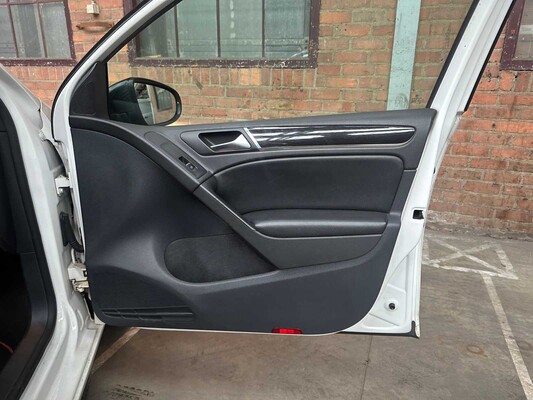 Volkswagen Golf GTI 2.0 211PS 2011, 13-PFJ-7