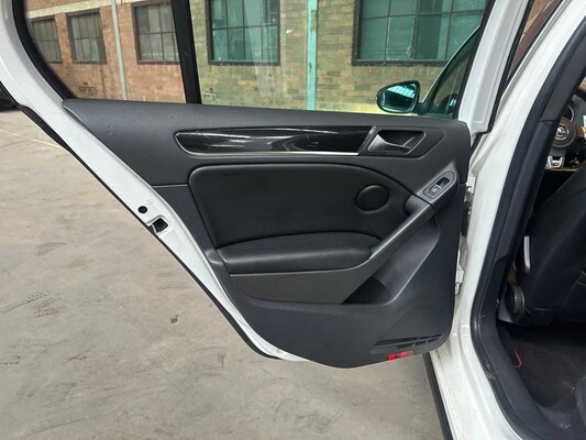 Volkswagen Golf GTI 2.0 211PS 2011, 13-PFJ-7