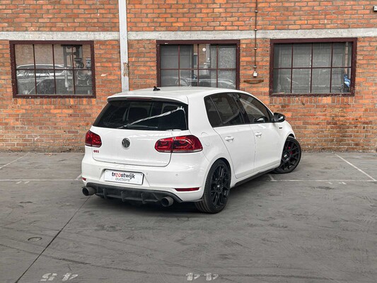 Volkswagen Golf GTI 2.0 211PS 2011, 13-PFJ-7