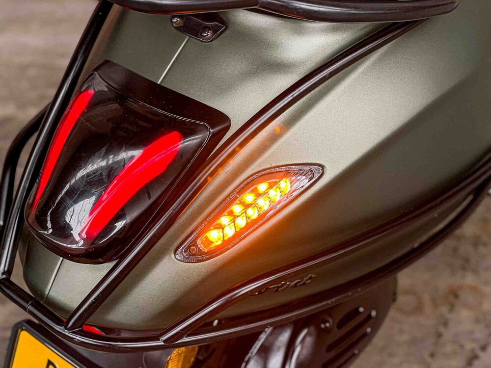 Vespa Sprint 4T 49cc (CUSTOM) Piaggio 2017, DJT-60-K Scooter