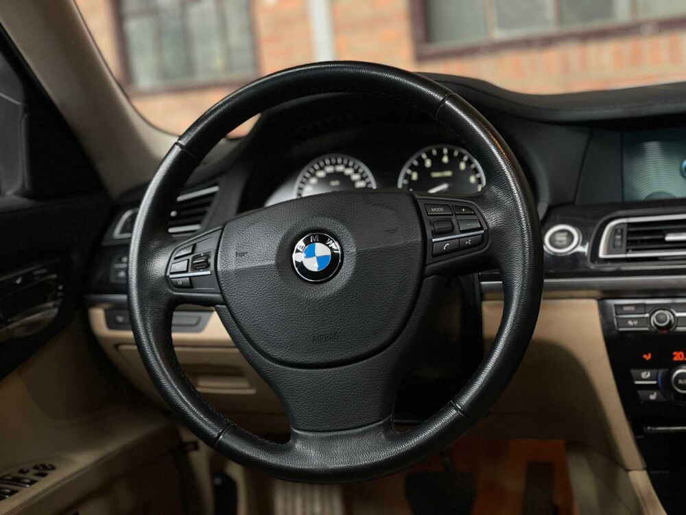 BMW ActiveHybrid7 F04 4.4 V8 465PS 2010 Youngtimer