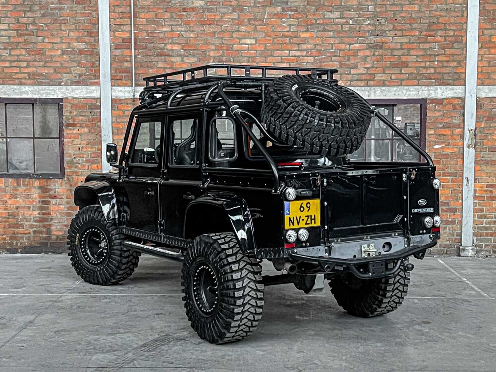 Land Rover Defender (Special Vehicle Operations SVX 'Spectre' Look) 2.5 TD5 110 SW G4 122PS 2004 (Original-NL), 69-NV-ZH 