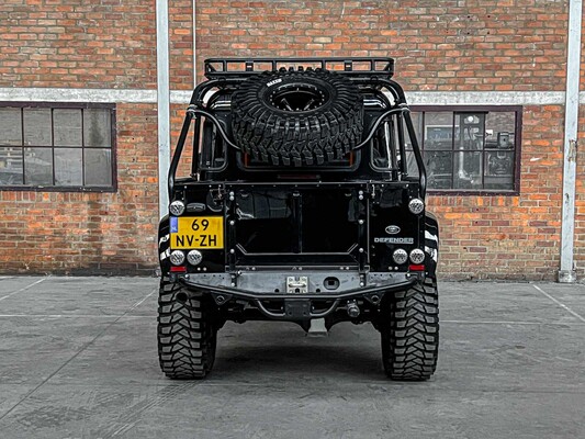 Land Rover Defender (Special Vehicle Operations SVX 'Spectre' Look) 2.5 TD5 110 SW G4 122PS 2004 (Original-NL), 69-NV-ZH