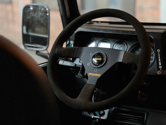 Land Rover Defender (Special Vehicle Operations SVX 'Spectre' Look) 2.5 TD5 110 SW G4 122PS 2004 (Original-NL), 69-NV-ZH