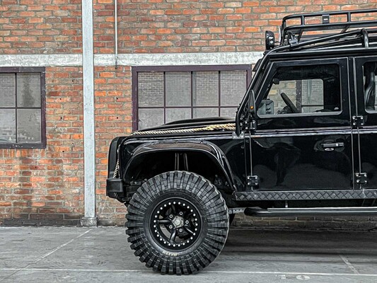 Land Rover Defender (Special Vehicle Operations SVX 'Spectre' Look) 2.5 TD5 110 SW G4 122PS 2004 (Original-NL), 69-NV-ZH