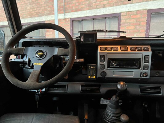 Land Rover Defender (Special Vehicle Operations SVX 'Spectre' Look) 2.5 TD5 110 SW G4 122PS 2004 (Original-NL), 69-NV-ZH