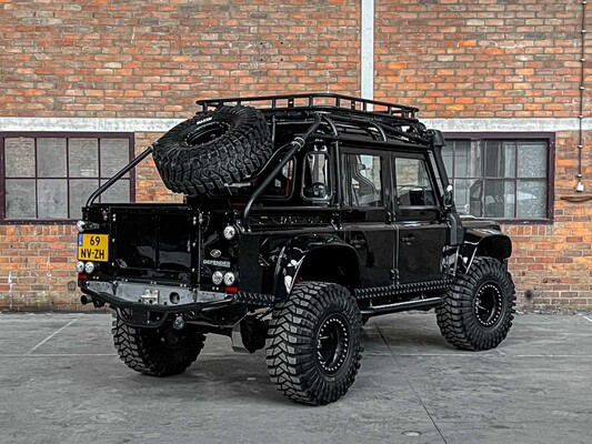 Land Rover Defender (Special Vehicle Operations SVX 'Spectre' Look) 2.5 TD5 110 SW G4 122PS 2004 (Original-NL), 69-NV-ZH