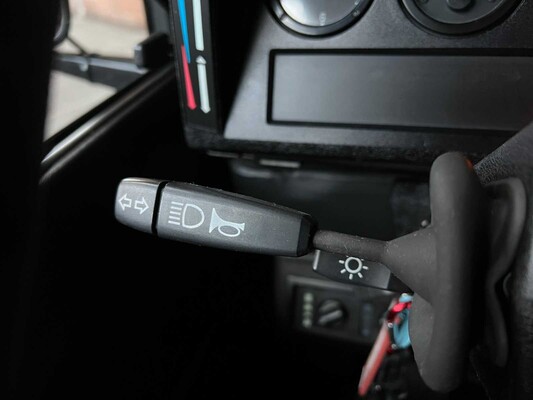Land Rover Defender (Special Vehicle Operations SVX 'Spectre' Look) 2.5 TD5 110 SW G4 122PS 2004 (Original-NL), 69-NV-ZH