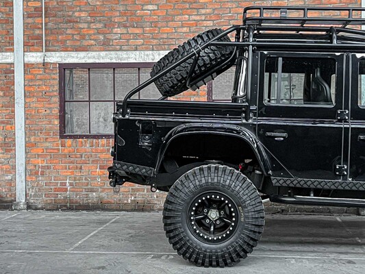 Land Rover Defender (Special Vehicle Operations SVX 'Spectre' Look) 2.5 TD5 110 SW G4 122PS 2004 (Original-NL), 69-NV-ZH