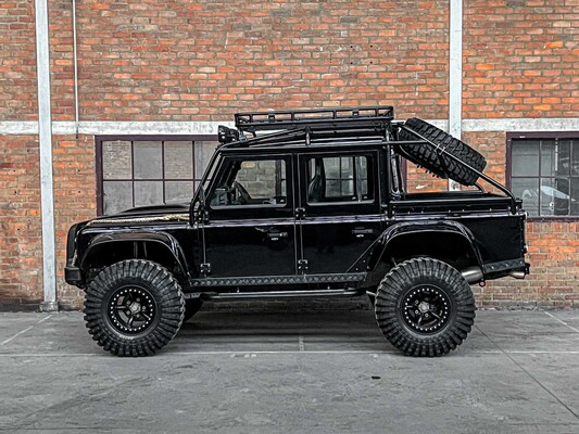 Land Rover Defender (Special Vehicle Operations SVX 'Spectre' Look) 2.5 TD5 110 SW G4 122PS 2004 (Original-NL), 69-NV-ZH