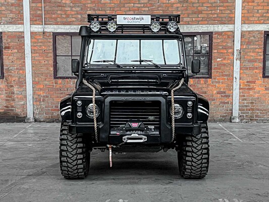 Land Rover Defender (Special Vehicle Operations SVX 'Spectre' Look) 2.5 TD5 110 SW G4 122PS 2004 (Original-NL), 69-NV-ZH