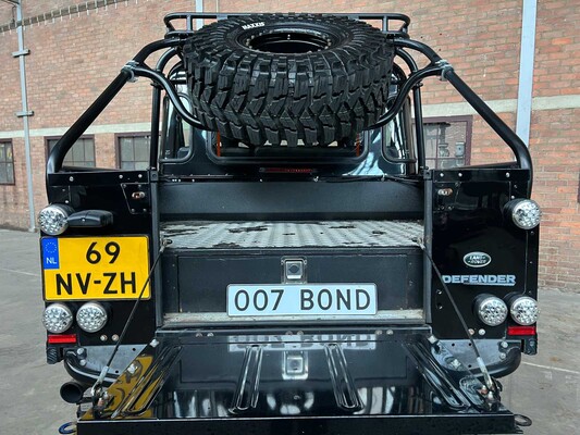 Land Rover Defender (Special Vehicle Operations SVX 'Spectre' Look) 2.5 TD5 110 SW G4 122PS 2004 (Original-NL), 69-NV-ZH