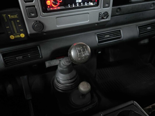 Land Rover Defender (Special Vehicle Operations SVX 'Spectre' Look) 2.5 TD5 110 SW G4 122PS 2004 (Original-NL), 69-NV-ZH