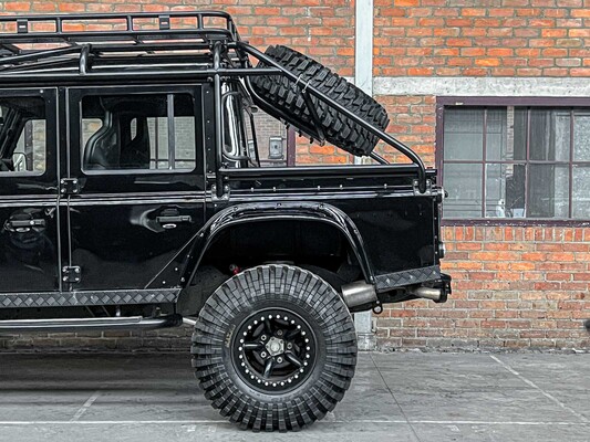 Land Rover Defender (Special Vehicle Operations SVX 'Spectre' Look) 2.5 TD5 110 SW G4 122PS 2004 (Original-NL), 69-NV-ZH