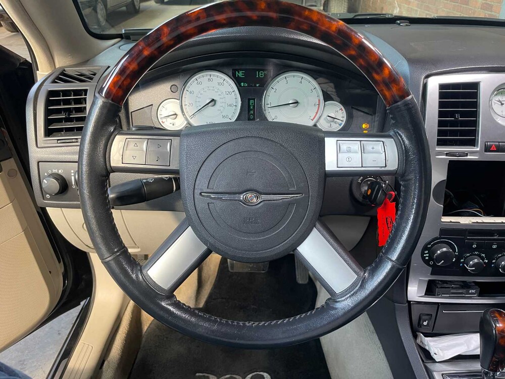 Chrysler 300C HEMI 5.7 V8 340PS 2006 Youngtimer