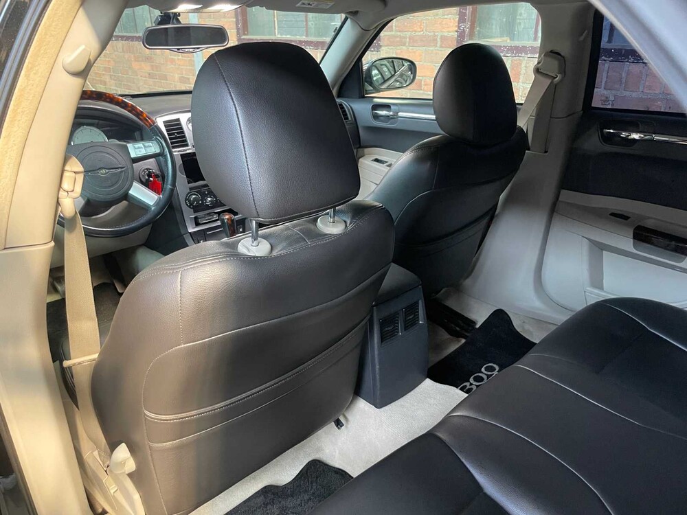 Chrysler 300C HEMI 5.7 V8 340PS 2006 Youngtimer