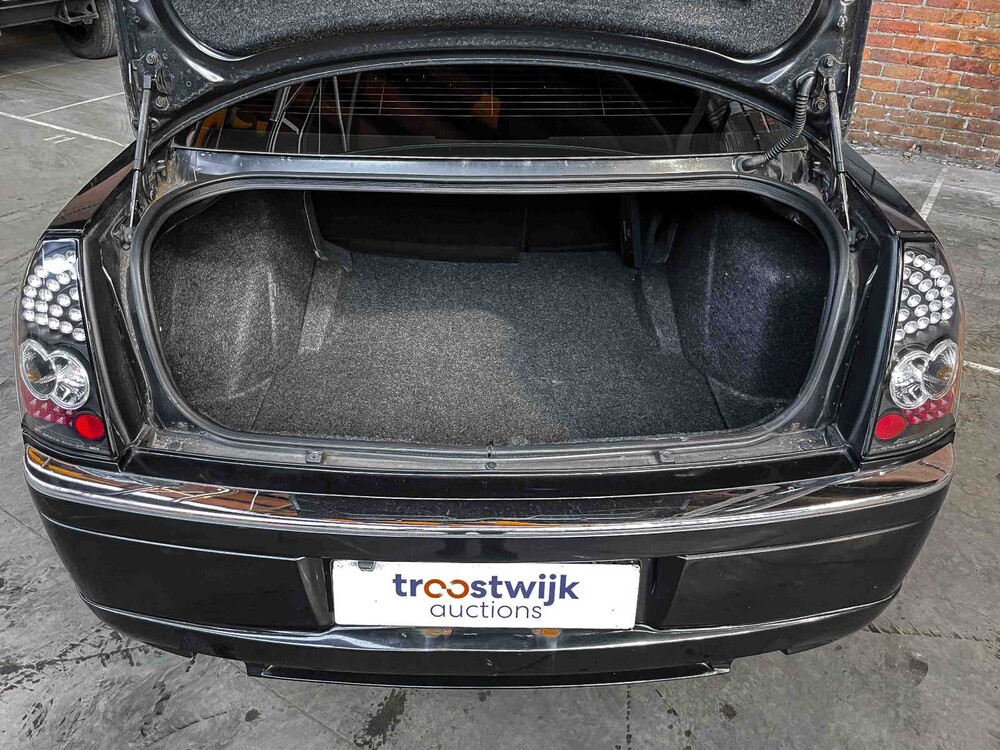 Chrysler 300C HEMI 5.7 V8 340PS 2006 Youngtimer