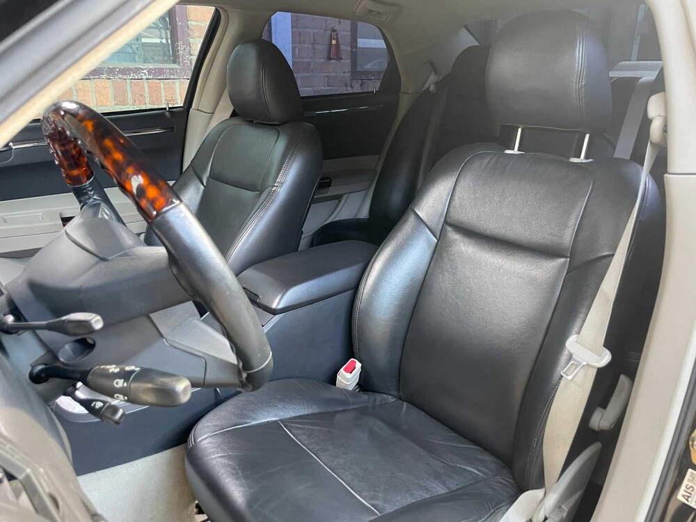 Chrysler 300C HEMI 5.7 V8 340PS 2006 Youngtimer