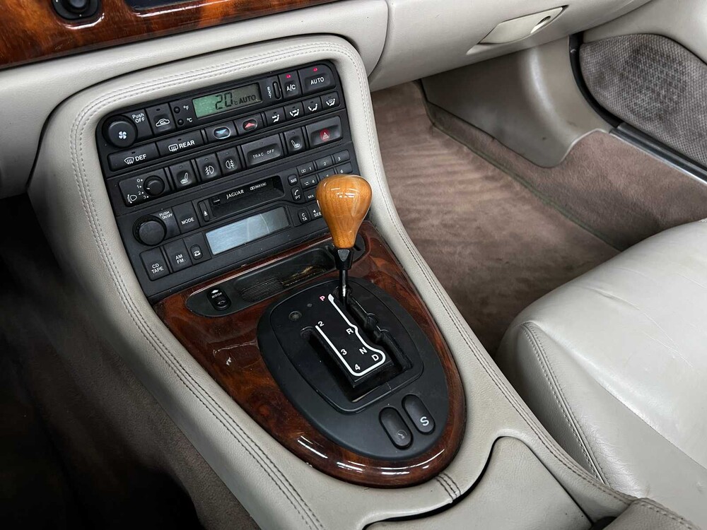 Jaguar XK8 4.0 V8 Cabrio 284PS 1999, 61-DN-PT