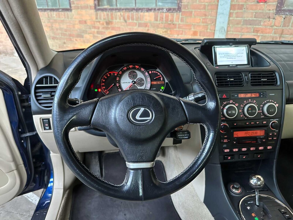 Lexus IS 200 Business 155PS 2004, 58-PF-JB