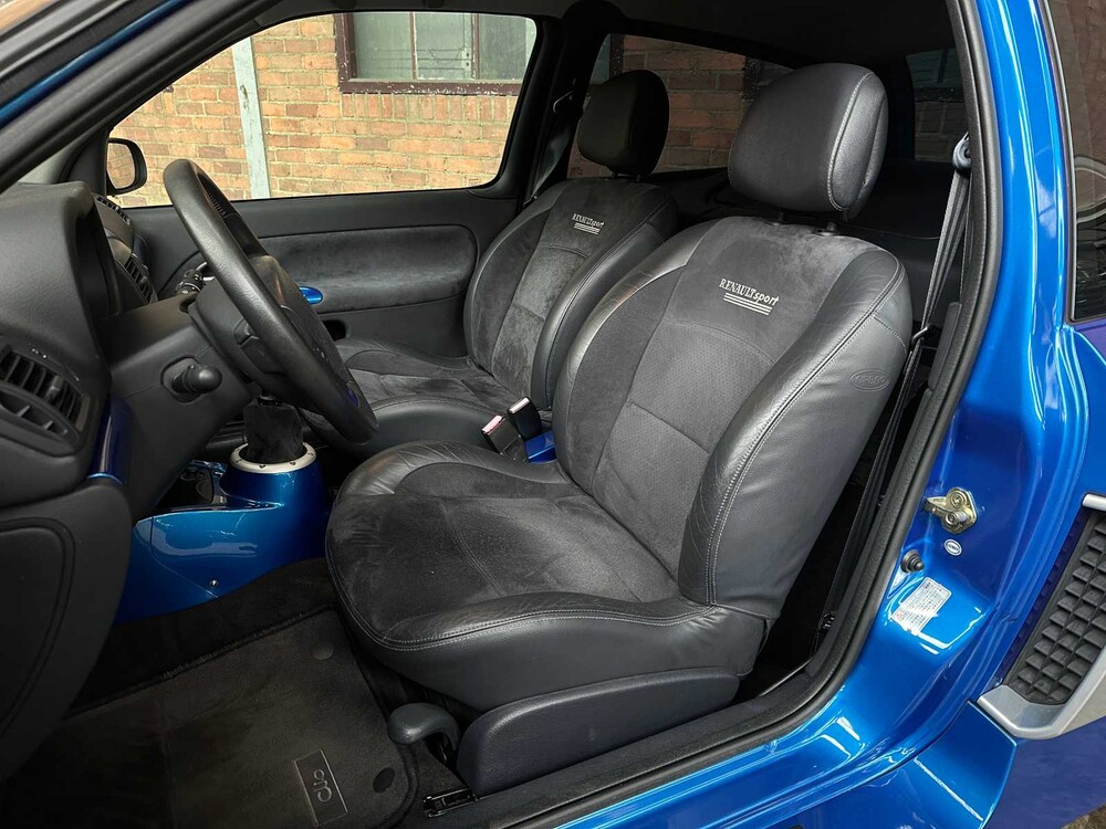 Renault Clio V6 RS Phase 2 255 Renault Sport 3.0 V6 255PS 2004, P-745-NN Youngtimer 