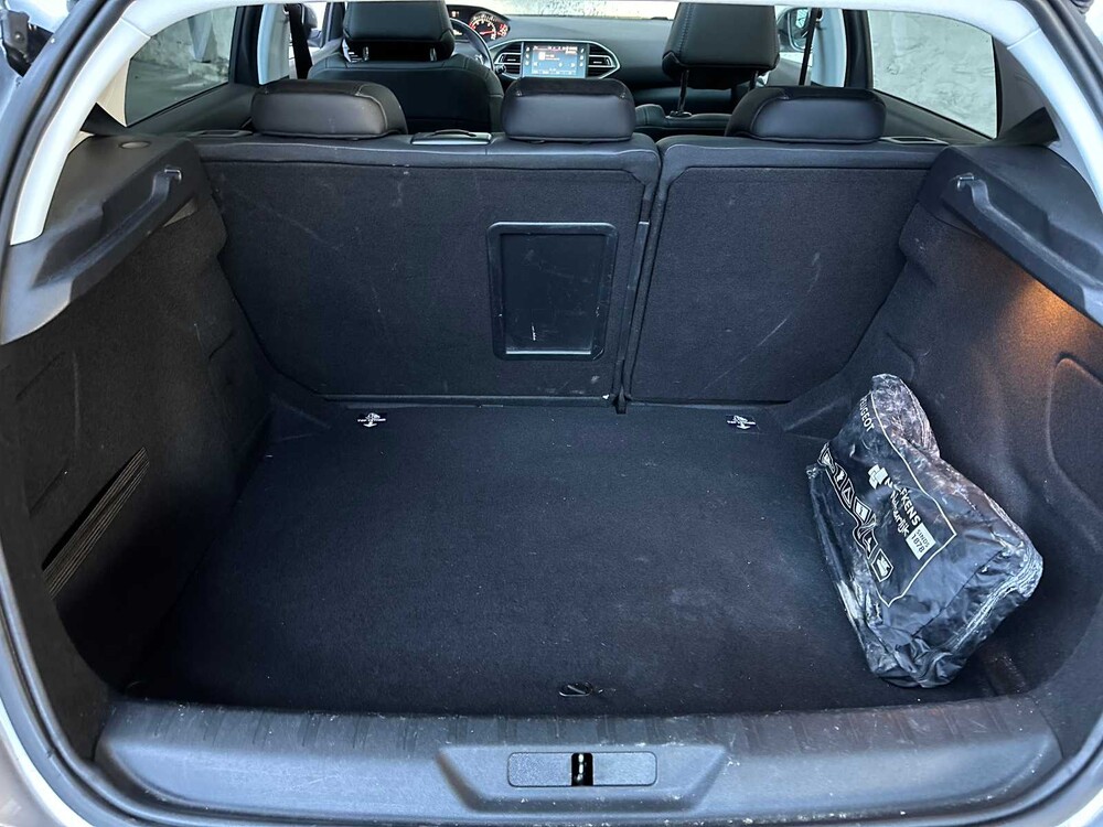 Peugeot 308 1.5 BlueHDi BL. Pre. 131hp 2019, XR-337-V