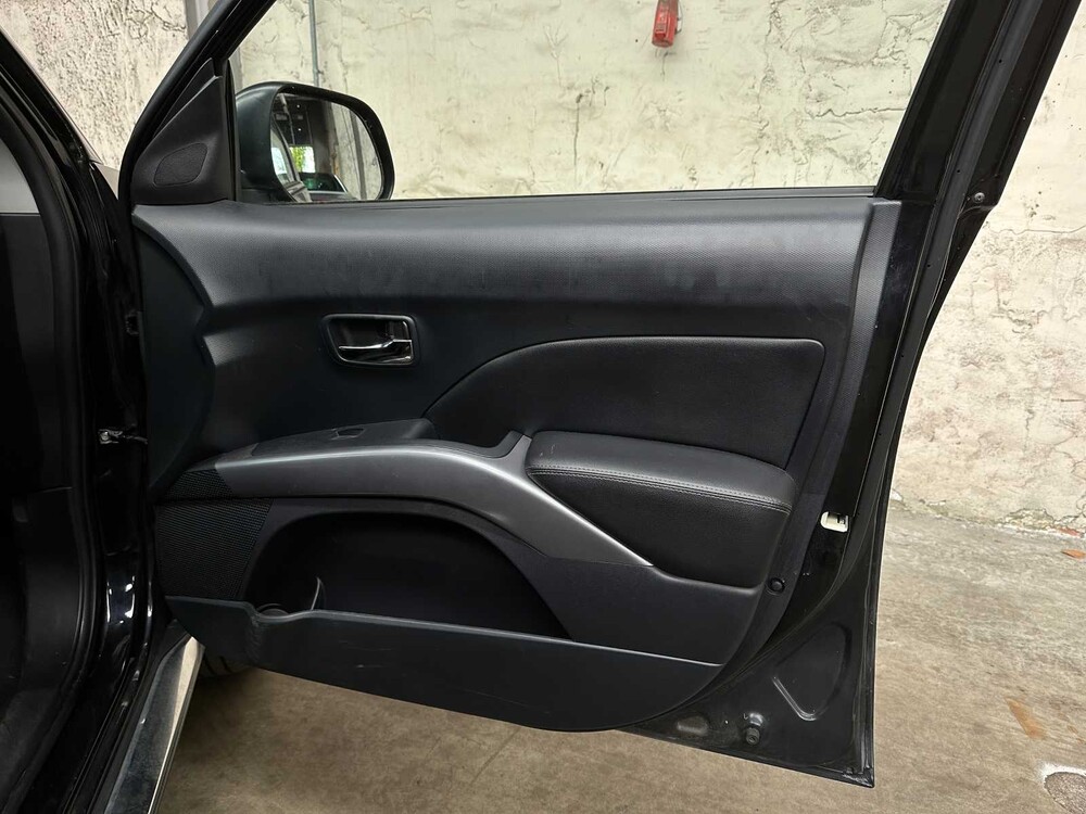 Citroen C-Crosser 2.2 HDiF Dynamique 156hp 2008, 13-VNT-8