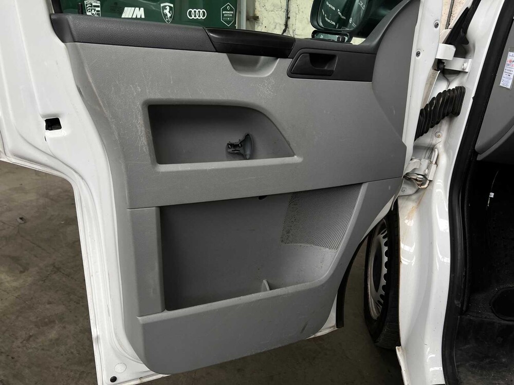 Volkswagen Transporter 2.0 TDI L1H1 Com. DC 140PS 2014, VJ-061-B