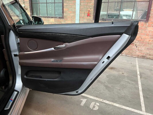 BMW 550xi Gran Turismo M-Sport High Executive 4.4 V8 F07 449pk 2014 5-serie, 3-SXD-67