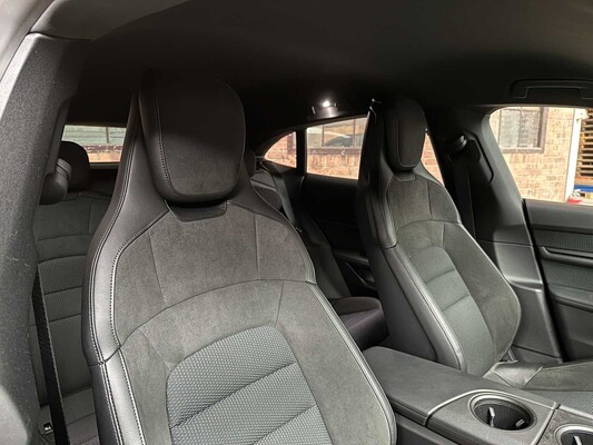 Porsche Taycan Cross Turismo 4 93 kWh 381pk 2022, R-651-PT