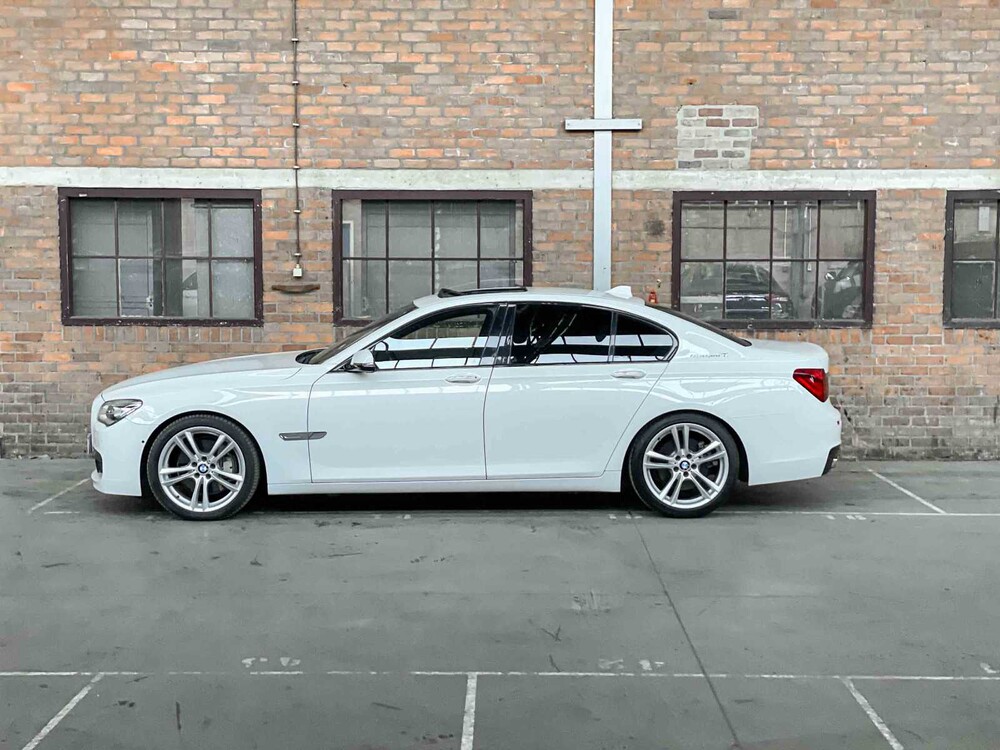 BMW ActiveHybrid7 M-Sport 3.0 L6 354hp 2014 7 Series