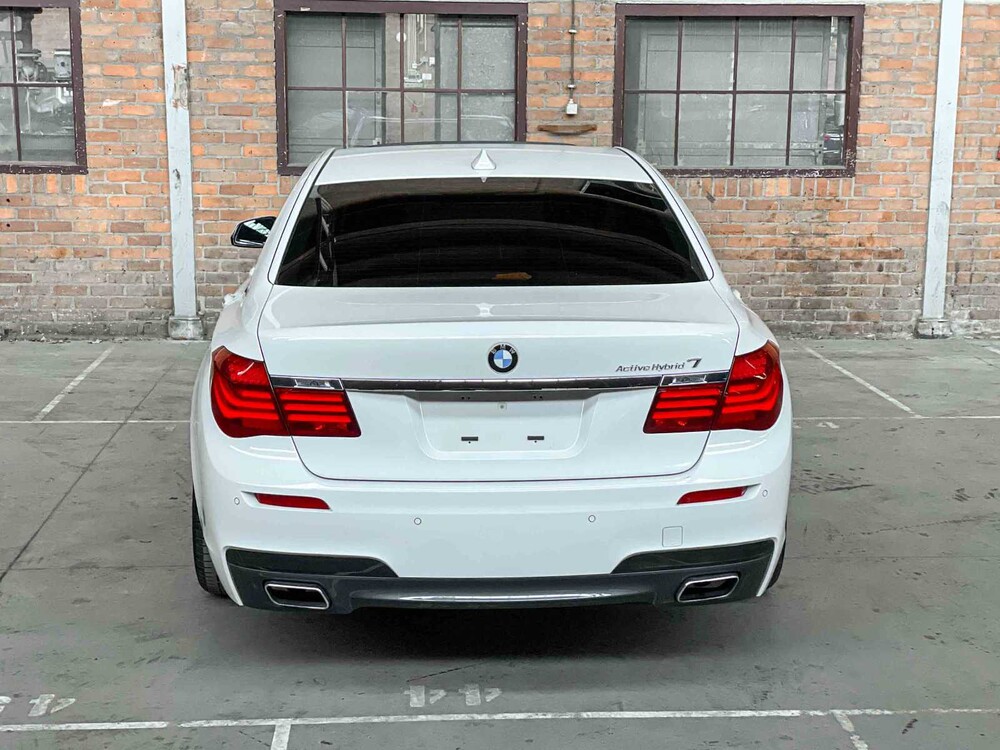 BMW ActiveHybrid7 M-Sport 3.0 L6 354hp 2014 7 Series