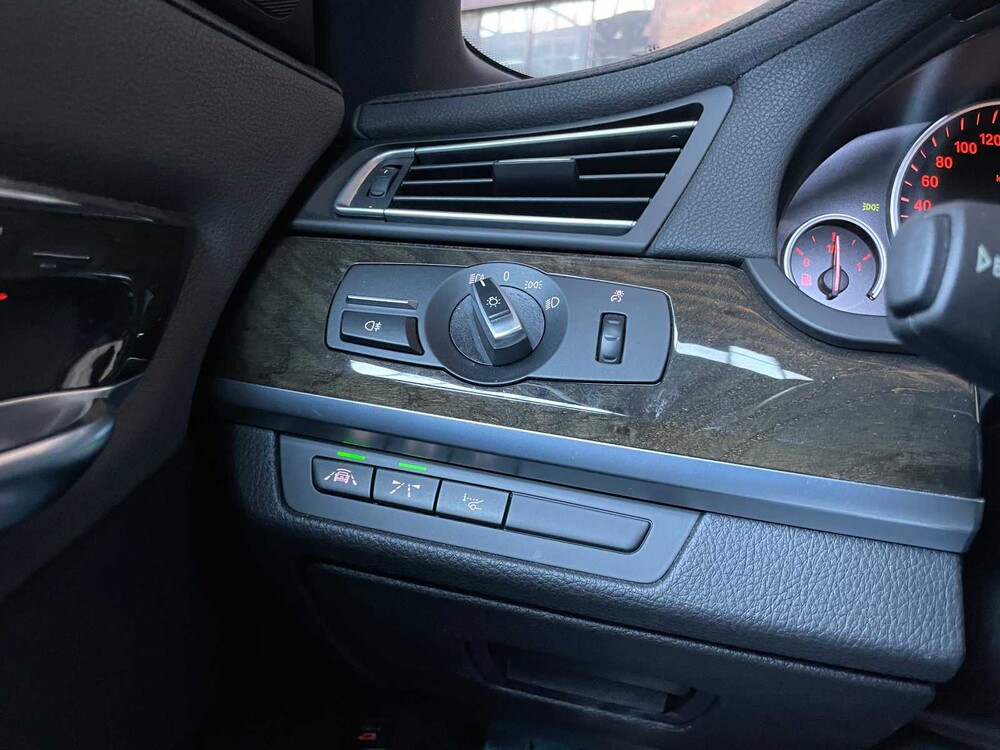 BMW ActiveHybrid7 M-Sport 3.0 L6 354hp 2014 7 Series
