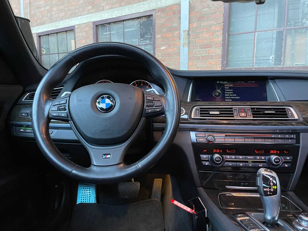 BMW ActiveHybrid7 M-Sport 3.0 L6 354hp 2014 7 Series
