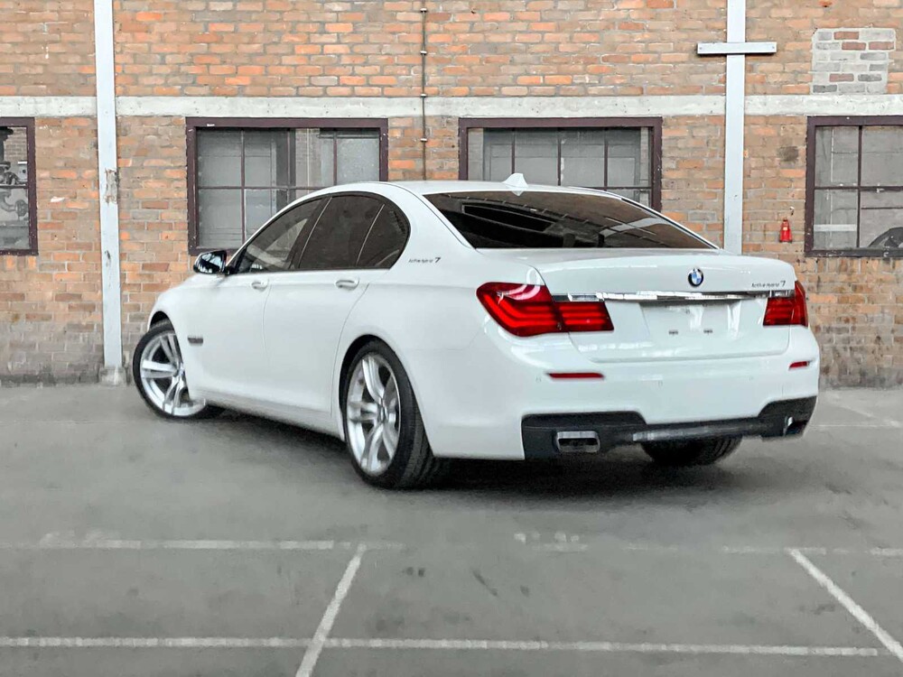 BMW ActiveHybrid7 M-Sport 3.0 L6 354hp 2014 7 Series